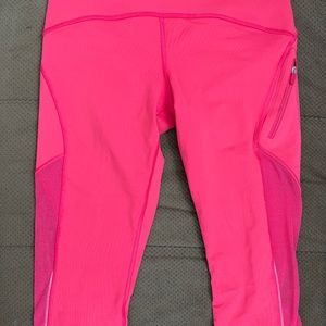 Lululemon pink mesh capri leggings size 6